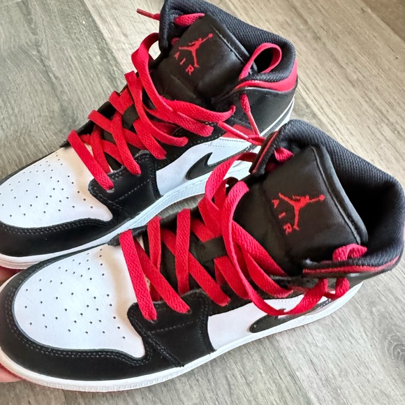 Air Jordan Mid 1 - Picture 14 of 16